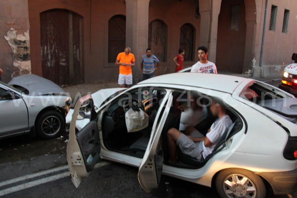 بالفيديو: إصابة 4 أشخاص بحادث طرق مروّع بين مركبتين في شارع ييفت وسط مدينة يافا 